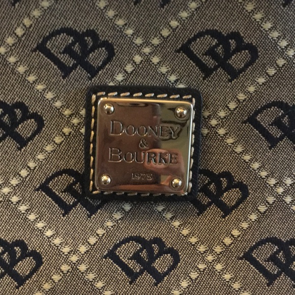 Dooney & Bourke small black shoulder bag - Picture 3 of 3